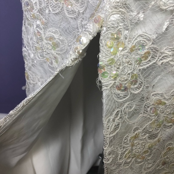 Vintage 80’s Beaded Long Sleeve Wedding Lace Gown - Picture 8 of 8